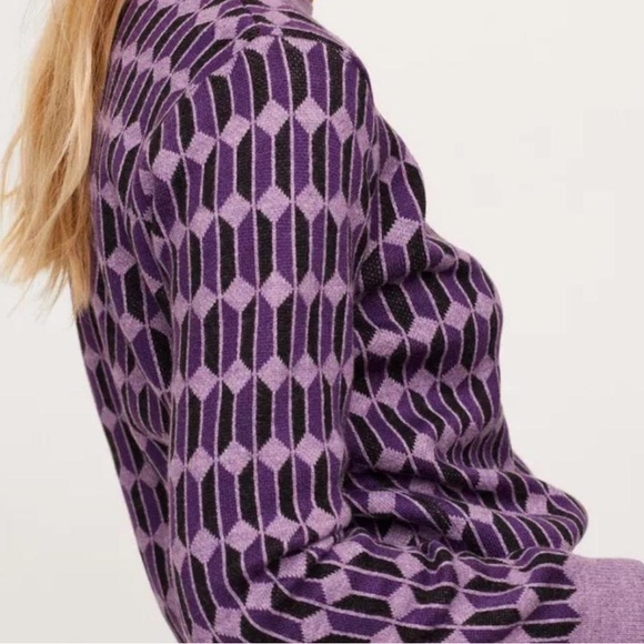 Geometric Patterned Purple Sweater - Picture 5 of 6